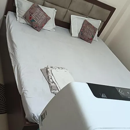 Happy Family Homestay Ayodhya Room photo