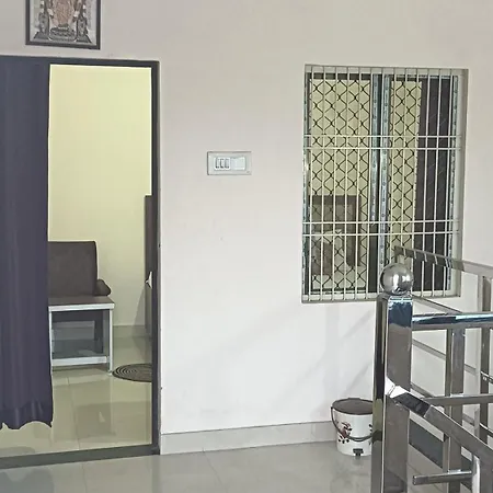 Happy Family Homestay Ayodhya Room photo