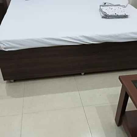 Happy Family Homestay Ayodhya Room photo