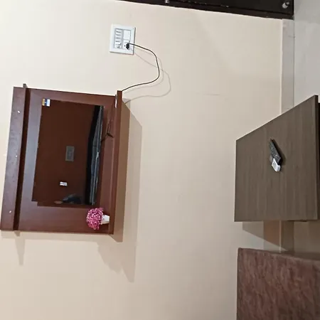 Happy Family Homestay Ayodhya Room photo