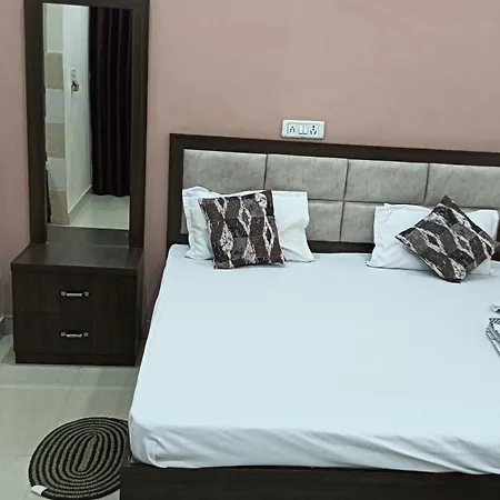 Happy Family Homestay Ayodhya Room photo