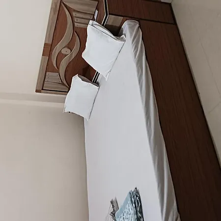 Happy Family Homestay Ayodhya Room photo