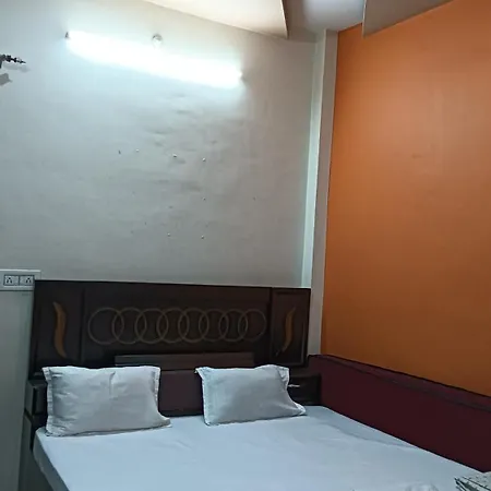 Happy Family Homestay Ayodhya Room photo