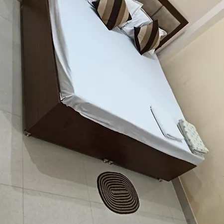 Happy Family Homestay Ayodhya Room photo