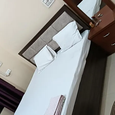 Happy Family Homestay Ayodhya Room photo