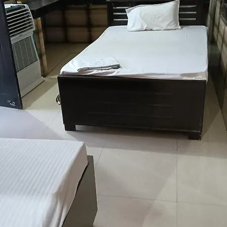 Happy Family Homestay Ayodhya Room photo